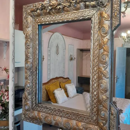 Salon Bourbon شقة